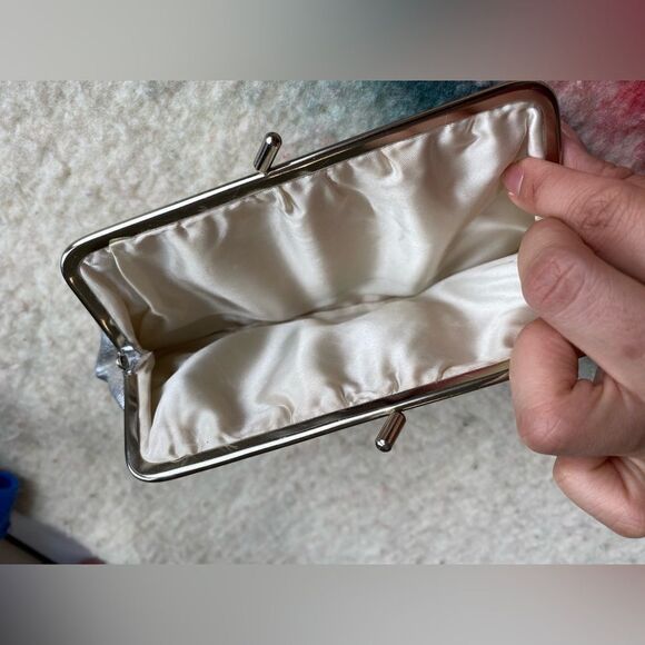 1980s/90s Silver Clutch Purse - Picture 3 of 6